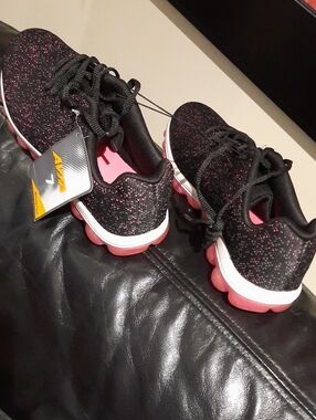 "Avia" Women's Black Athletic Sneakers W/ Pink Accents NWT SIZE 7